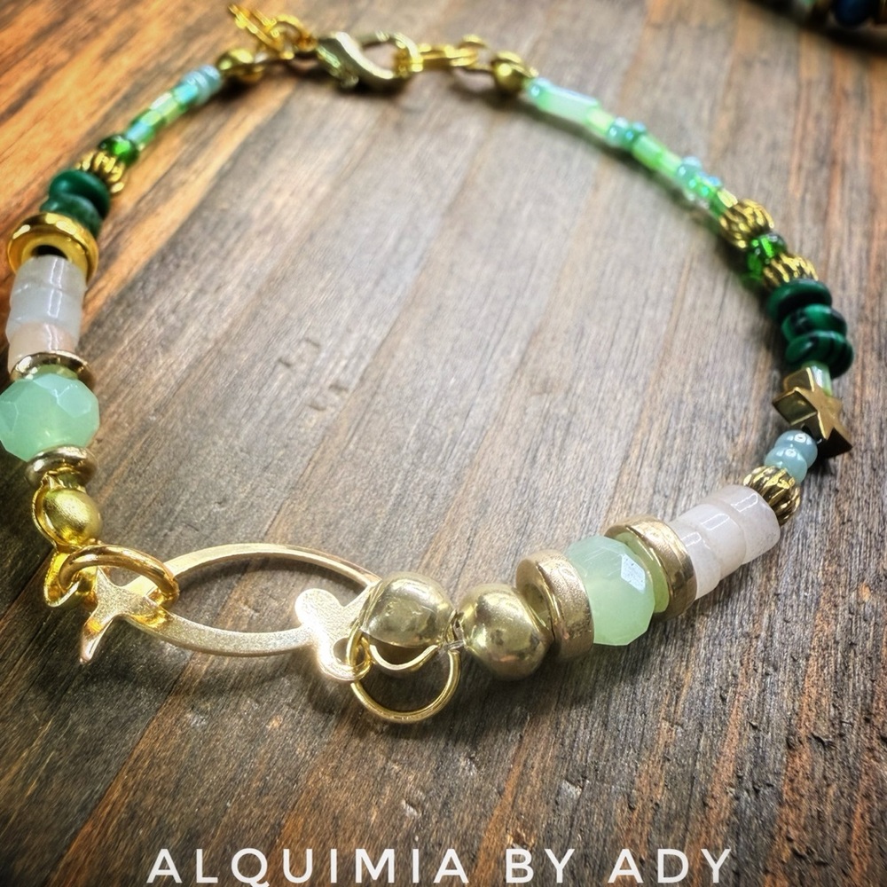 Green aventurine Multicolor Beaded Bracelet gold fish 🐟 Charm
